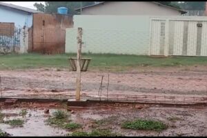 Repórter TOP: No Cidade Morena 'rio de lama' causa transtornos para moradores
