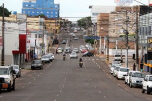 Prefeitura instala 500 abrigos de pontos de ônibus e recupera Calógeras e Rua Bahia
