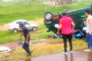 Batida entre carro e van deixa um morto na fronteira