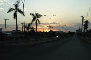 Avenida onde fica posto de combustível denunciado