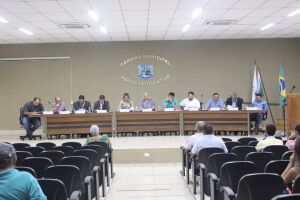 No apagar das luzes, vereadores aprovam salário de R$ 20 mil para prefeito de cidade de MS