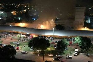 Incêndio de grande proporção destrói maior centro comercial da fronteira em Ponta Porã