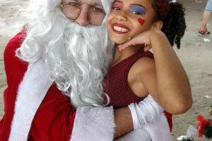 Projeto leva festa, presentes e Papai Noel a mais de 700 crianças carentes da Capital