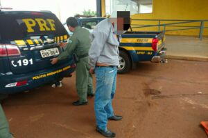 Motorista foi preso com carro roubado em Brasília