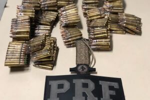 PRF apreende mais de mil munições de fuzil em ônibus