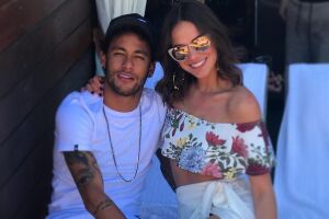 Neymar freta jato para Bruna Marquezine após voo ser cancelado