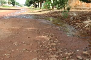 Vazamento de água gera caos há quatro dias no bairro Cidade Morena