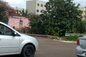 Meses após denúncia, Avenida Ernesto Geisel continua sem guard rail na Capital