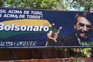 Ministro do STF libera outdoors de Bolsonaro; em MS, propaganda foi depredada