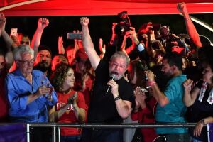 Juiz que proibiu Lula de deixar o país vê risco de fuga após condenação em segunda instância