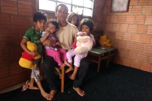 'As quatro filhas de Francisco': pai pede ajuda para sustentar crianças no Tarsila do Amaral