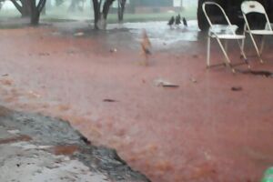 No Caiçara, chuva forte deixou ruas alagadas