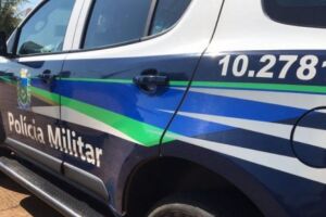 Bandidos invadem loja de autopeças e furtam baterias de caminhão