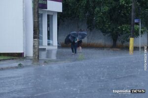 Após dias de trégua, pancada forte de chuva volta a cair na Capital