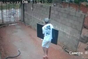 Vídeo: ladrão invade casa e leva televisão de 55 polegadas