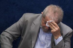 Defesa de Lula recorre ao STJ para evitar prisão após segunda instância