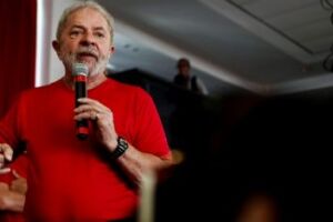 Lula e OAS abandonaram tríplex e deixaram dívida de R$ 80 mil de IPTU