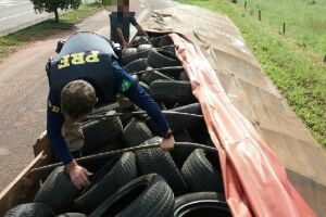 PRF apreende 2,3 mil pneus contrabandeados que seguiam de MS para interior paulista