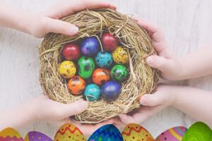 Páscoa Solidária arrecada ovos para crianças e adolescentes carentes