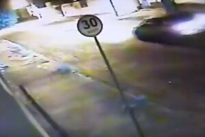 Vídeo: câmera de segurança registra momento em que casal é levado por bandidos
