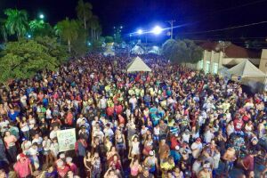 Cerca de 8 mil pessoas curtem primeira noite de Carnaval em Nioaque