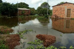 Rio Miranda baixa e moradores de Bonito recomeçam do zero