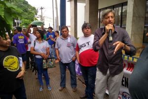 Mesmo com chuva, trabalhadores protestam contra reforma da Previdência na Capital