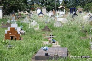 Após denúncia, cenário de abandono continua assombrando visitantes do cemitério Santo Amaro