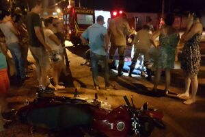 VÍDEO: motociclista invade preferencial e colide contra carro