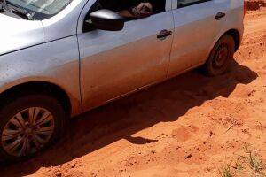 Carro foi "engolido" pelo areião