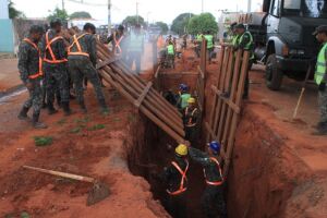Exército retoma obras de drenagem e recapeamento no corredor Sudoeste