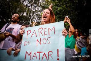 Manifestantes se reúnem para pedir justiça após execução de vereadora carioca