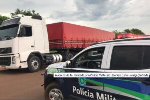 Suspeitos deixaram caminhão com cigarro paraguaio
