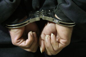 Homem é preso em flagrante estuprando menina de 12 anos