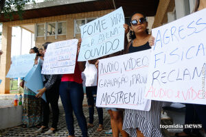Mulheres de presos protestam contra maus-tratos em Presídio Federal