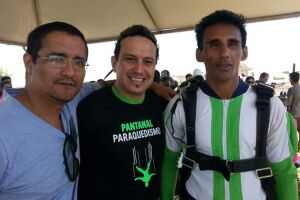Claudio Benites, Paulo Assis (campeão mundial de salto) e Valdir Lustoso (1º a saltar pelo projeto)