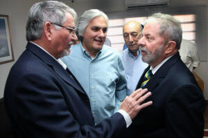 Zeca ainda não foi visitar Lula preso em Curitiba (PR)