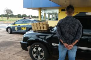 Jovem é preso com 30 kg de pasta base de cocaína em caminhonete