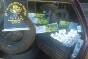 Polícia apreende pneus e mercadorias contrabandeadas do Paraguai