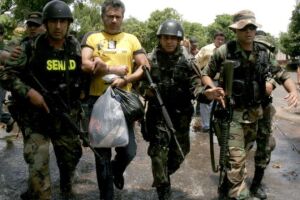 Pavão durante extradição para o Brasil em dezembro de 2017.