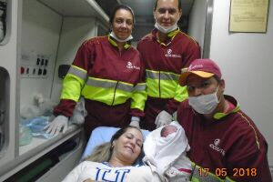 Grávida entra em trabalho de parto na BR-163 e dá à luz em ambulância