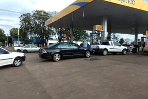 Combustíveis faltam em grande parte dos postos da Capital e litro da gasolina chega a R$ 4,50