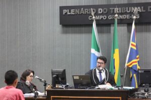 Leandro depõe ao juiz e diz que só tomou faca da vítima