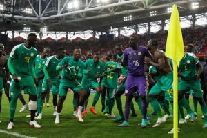Senegal aproveita bobeiras da Polônia e vence em Moscou
