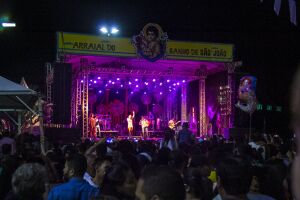 Show do Bonde do Forró encerrou primeira noite musical