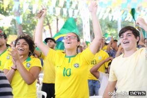 Escola de samba abre Praça da Copa nesta quarta-feira