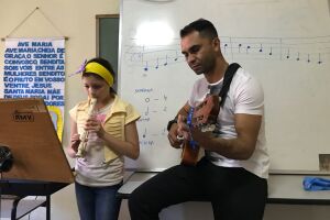 Multi-instrumentista, militar leva educação através da música a crianças do Estrela Dalva