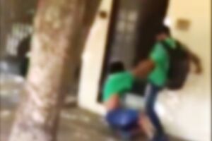 Vídeo: adolescentes saem no soco após sair de escola em Três Lagoas