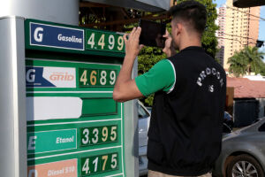 Procon fiscaliza postos de combustíveis da Capital e constata abuso de preços