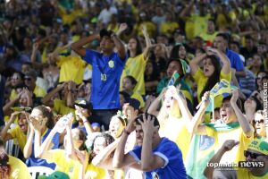 Brasil leva segundo gol e torcedores começam a voltar para casa